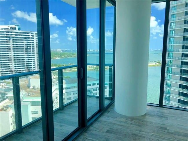 Building Photo - 650 NE 32nd St