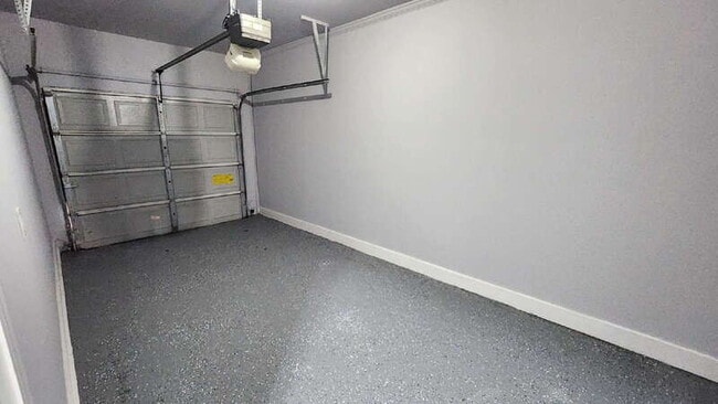 Building Photo - 385 Brookview Dr