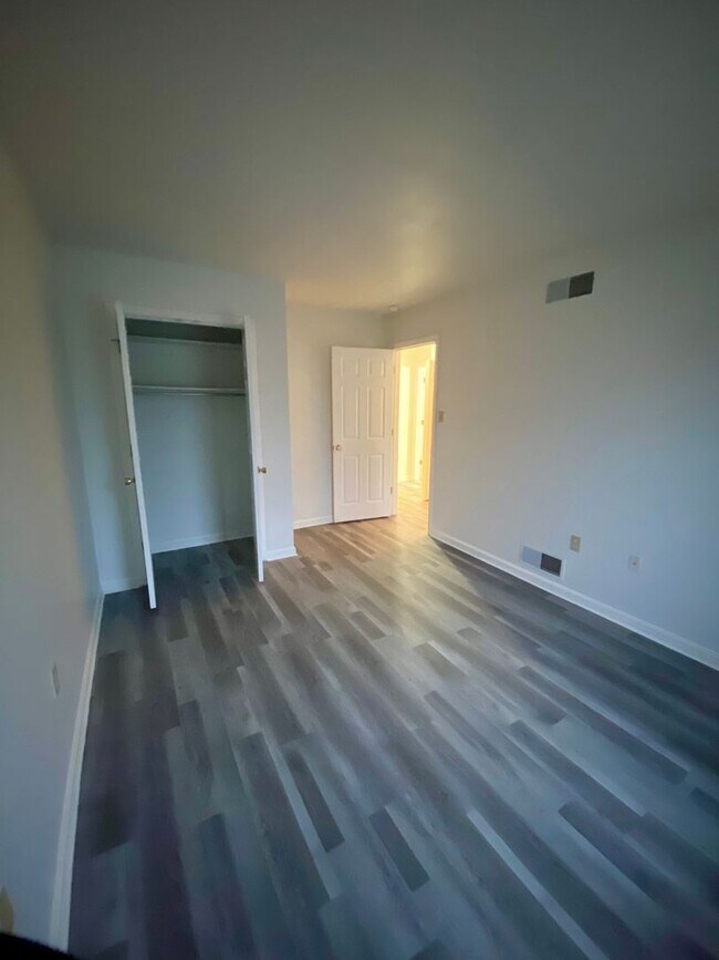 Building Photo - 6437 Terrace Ct