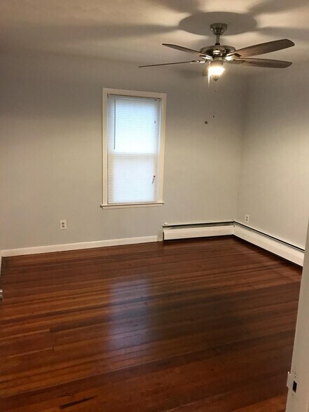 Building Photo - 118 Woodland St