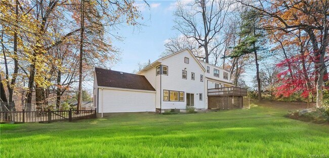 Building Photo - 3 Lakeview Ave