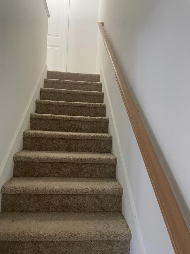 Building Photo - 6 Grove St