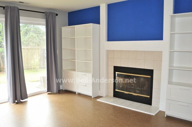 Building Photo - APPLICATION PENDING View Ridge Home with Thr