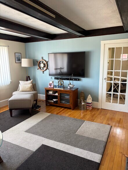 Livingroom - 55 Brewster Ave