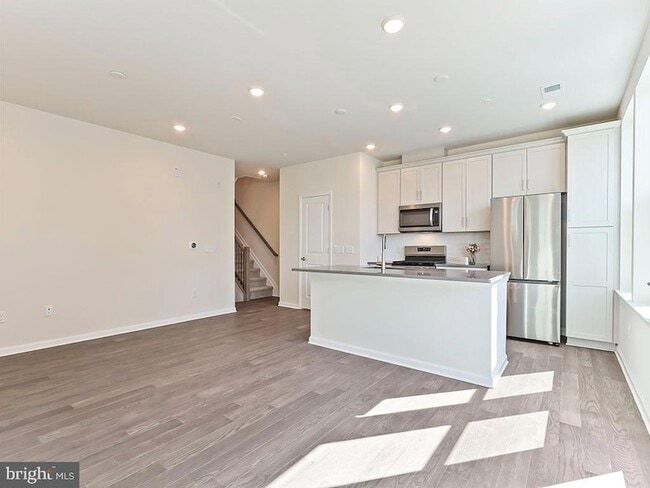 Building Photo - 1310 Parker Blvd