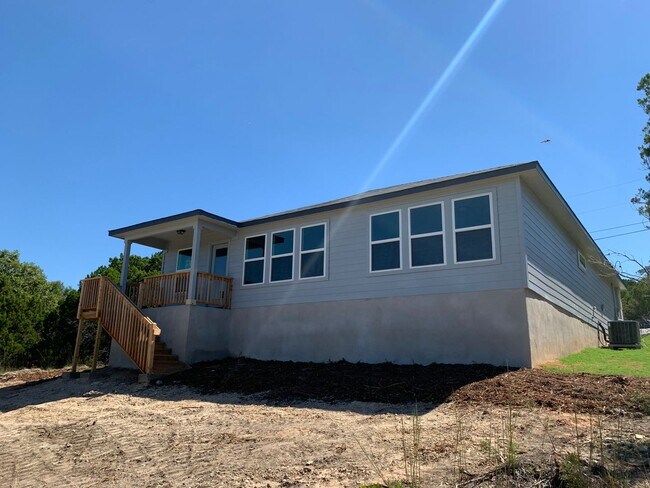 Building Photo - 3 BR/2 BA - 1554 SF Home in LAGO VISTA!!!