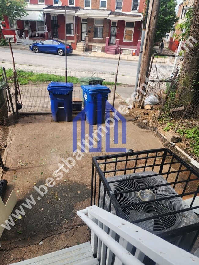 Building Photo - Spacious 3 Bedroom in East Baltimore