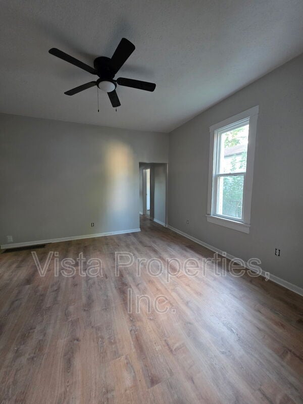 Building Photo - 313 Thomas St