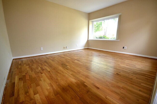 Building Photo - 11211 Ash Creek Dr