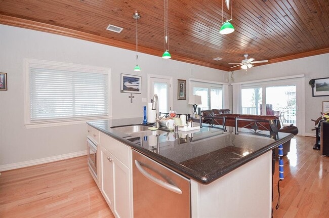 Building Photo - 400-1/2 4th St