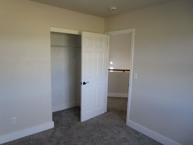 Building Photo - Completely Refreshed 2 Story Home with Fen...