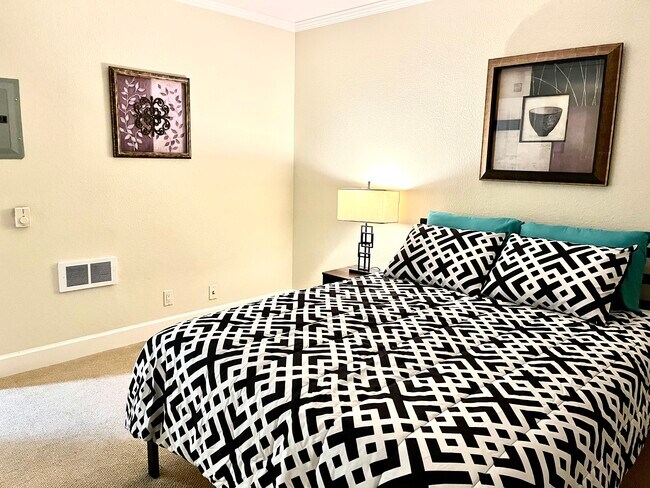 Building Photo - 8604 Via Mallorca