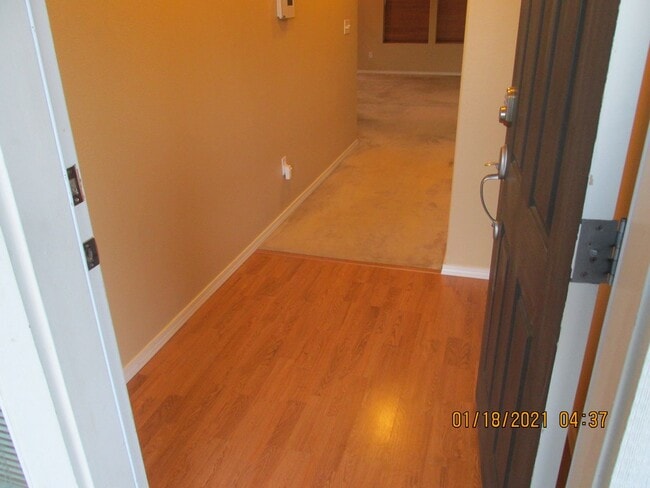 Building Photo - 4 Br 2.5 bth Plus Loft!  Large Rooms, 2 ca...