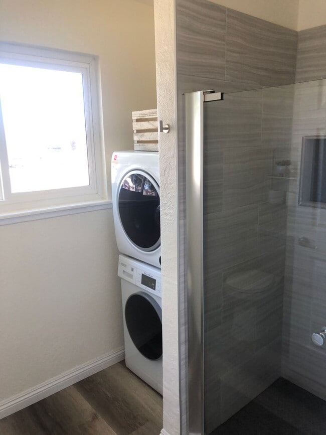 Building Photo - Remodeled Single Family Home!
