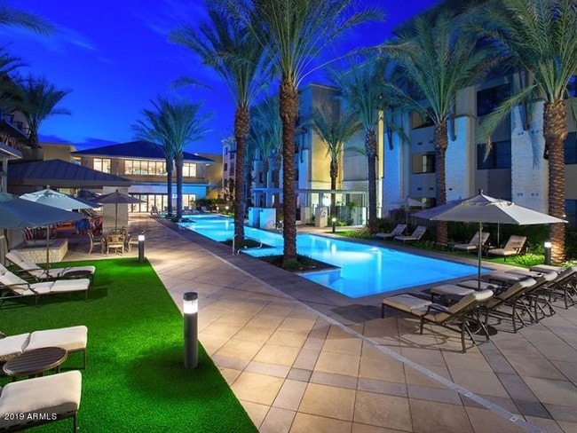 Building Photo - 7100 E Lincoln Dr