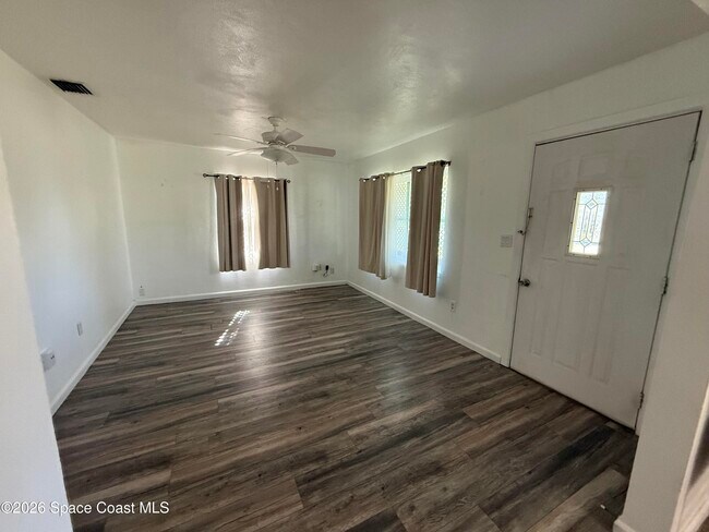 Building Photo - 805 Camellia Dr