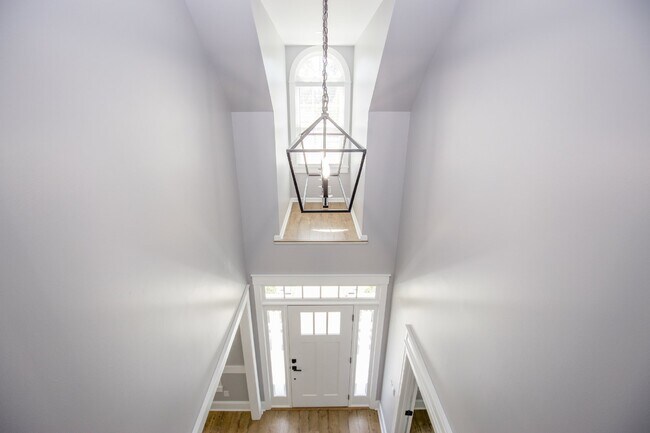 Building Photo - "Spacious and Inviting 2620 sq. ft. Home i...