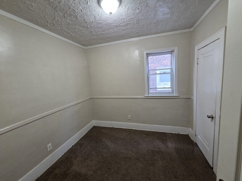 Building Photo - 13835 Barclay St
