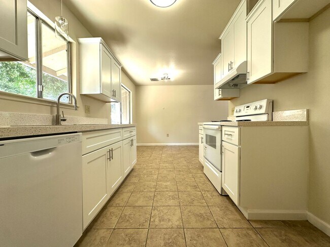 Building Photo - 525 Downing Ln