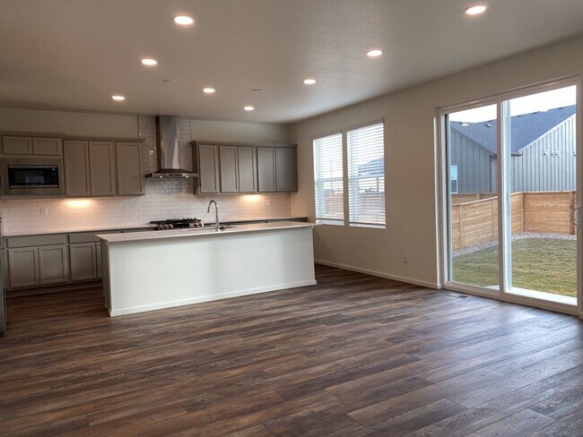 Building Photo - Exquisite 3 Bed 2.5 Bath Single Family Home