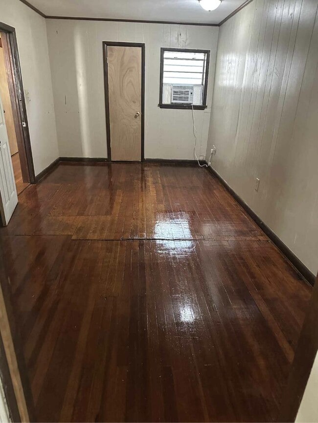 Building Photo - 815 Cedar St