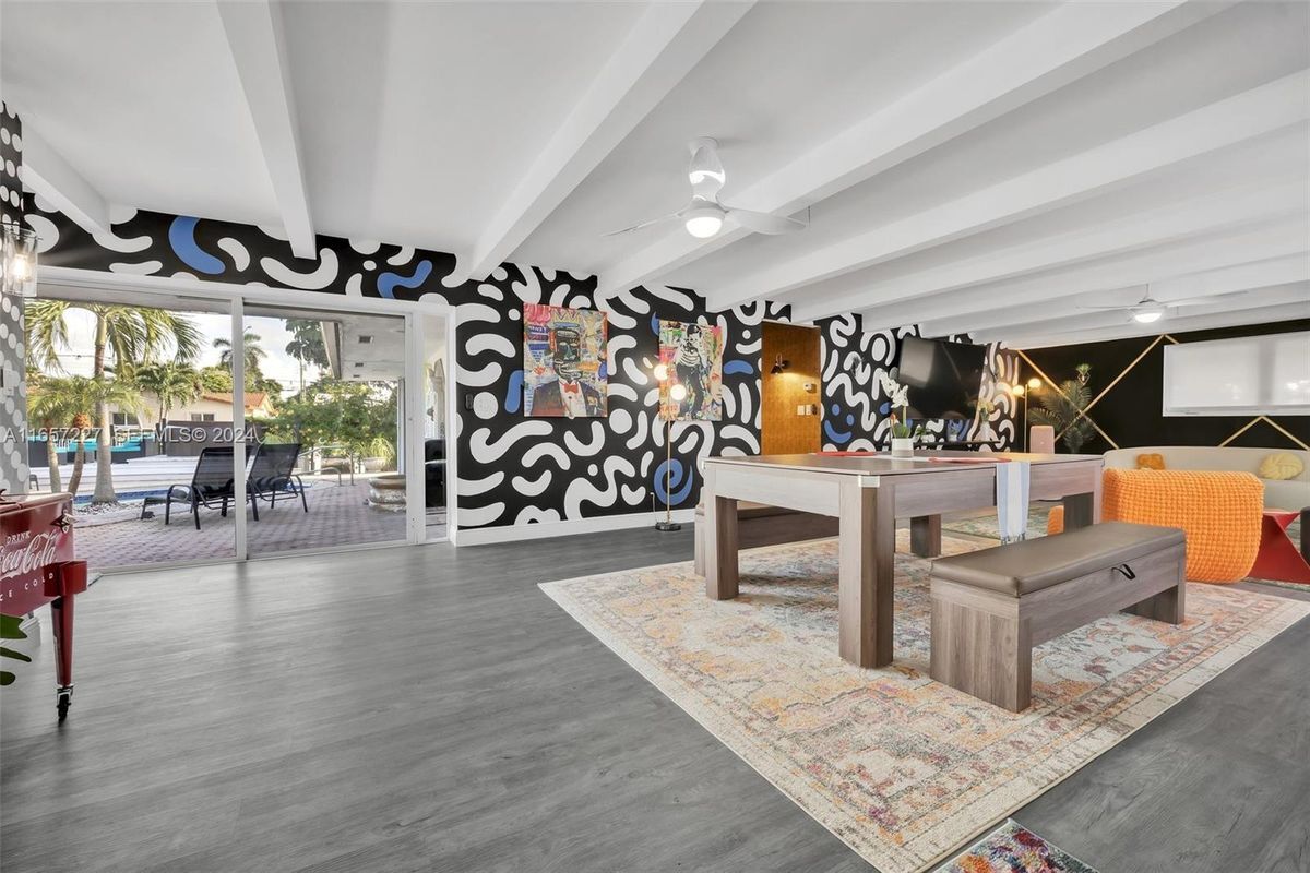 Building Photo - 5830 NE 14th Rd