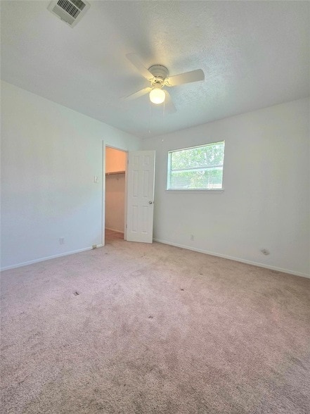 Building Photo - 15208 Spring Hill Ln
