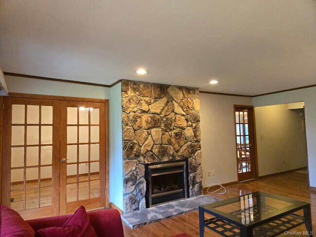 Building Photo - 731 Panorama Dr