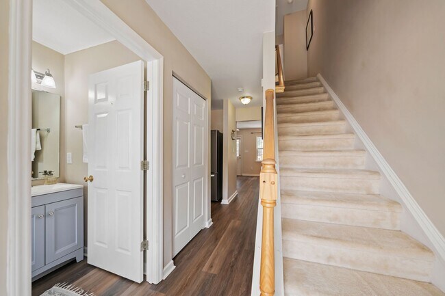 Building Photo - 2 Bd/2.5 Ba Home w/ Fenced Yard w/i Minutes of Downtown Durham!
