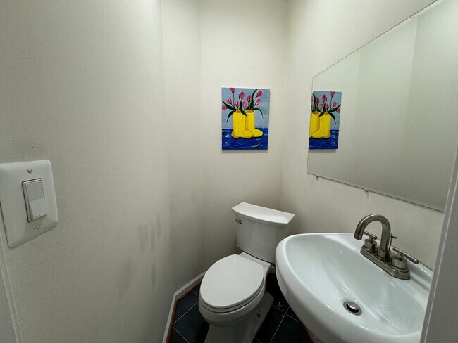 Building Photo - Stunning 4 Bed 3 Bath Tudor-style Brick Townhome In Desired Foxhall