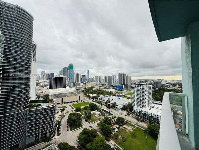 Building Photo - 1900 N Bayshore Dr