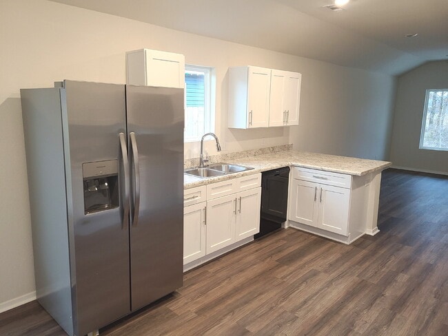 Building Photo - "Charming 3-Bedroom Home with 2 Full Baths in Prime Fayetteville Location"  To schedule your own ...