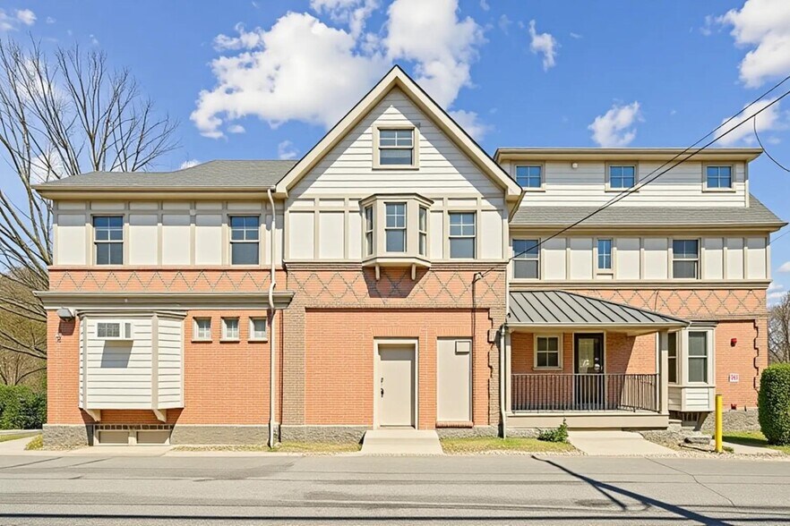 Building Photo - 104 Poplar Ave