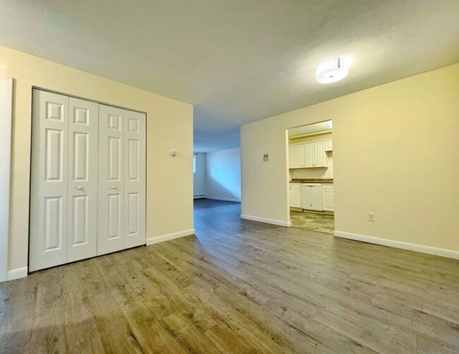 Building Photo - Luxury 2 bed condo includes Heat, hot wate...