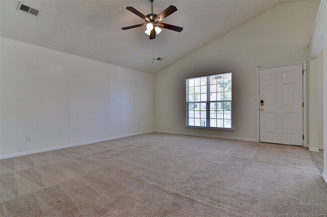 Building Photo - 321 Legend Oaks Dr