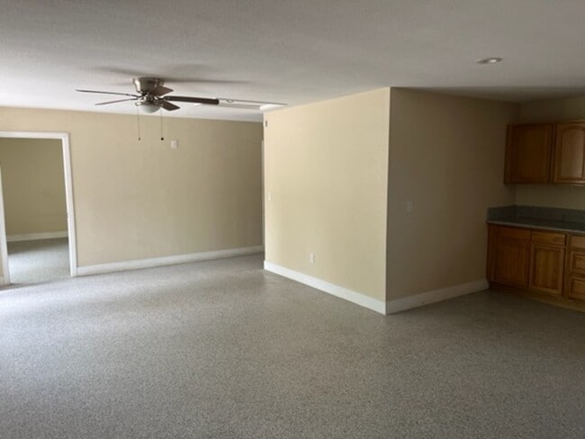 Building Photo - 16350 Clover Ave