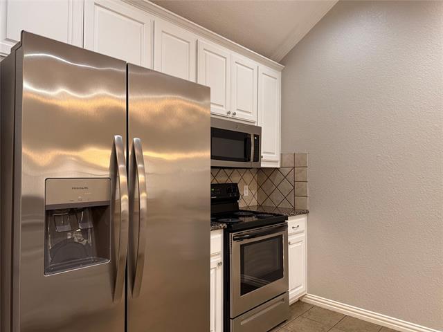 Building Photo - 9021 Racquet Club Dr