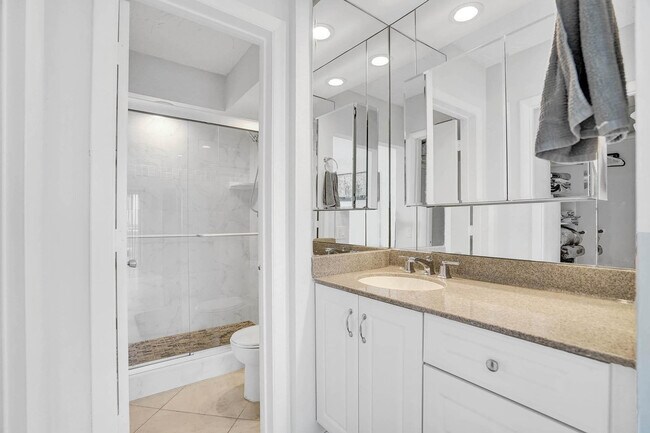 Building Photo - 6000 N Ocean Blvd