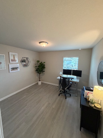 Building Photo - 24570 Broken Sound LP