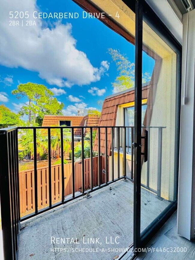 Building Photo - 5205 Cedarbend Dr