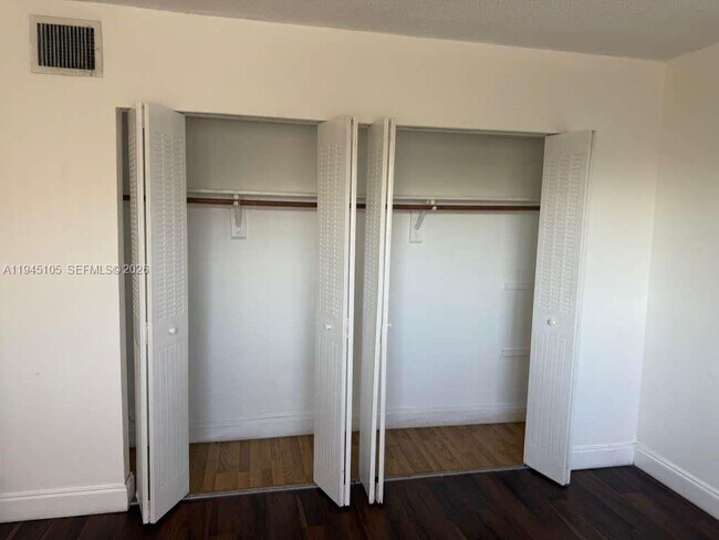 Building Photo - 2008 Jackson St