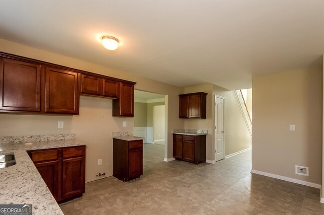 Building Photo - 5563 Martin Ct