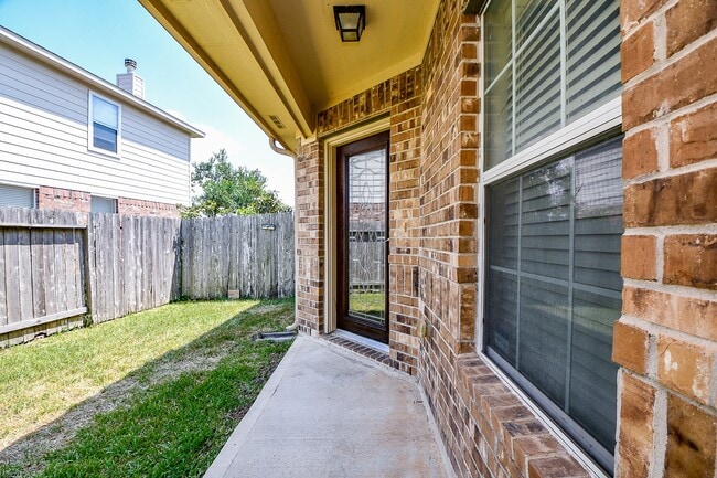 Building Photo - 26711 Henson Falls Dr