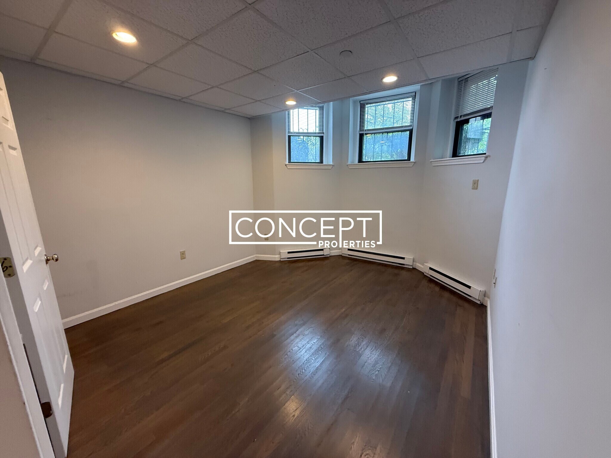 Building Photo - 77 Park Dr