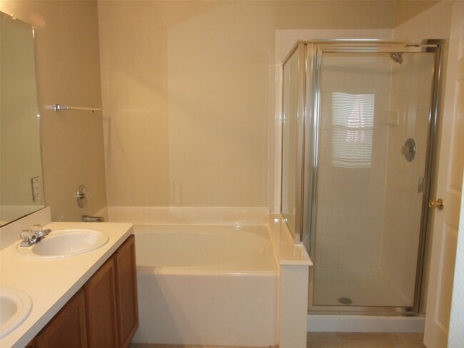 Building Photo - 410 Cypresswood Haven