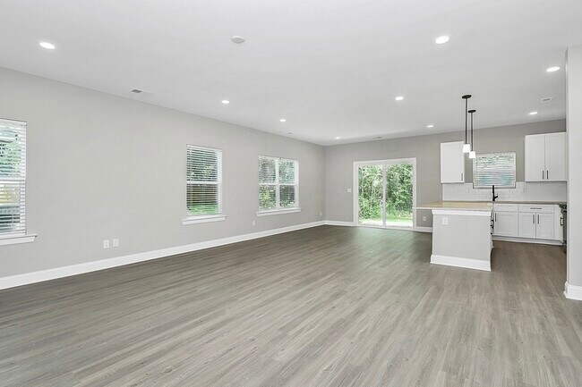 Building Photo - 2732 Catalina Ave