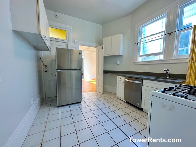 Building Photo - 38A Sharon St