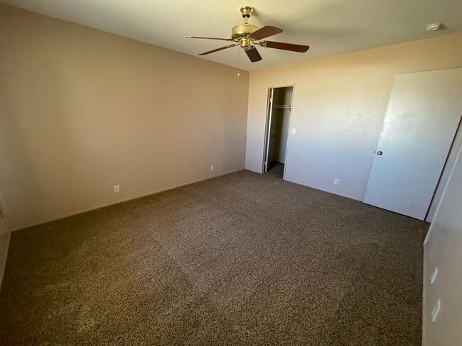 Building Photo - Apple Valley-Cute Starter Home- 2 Bedrooms...