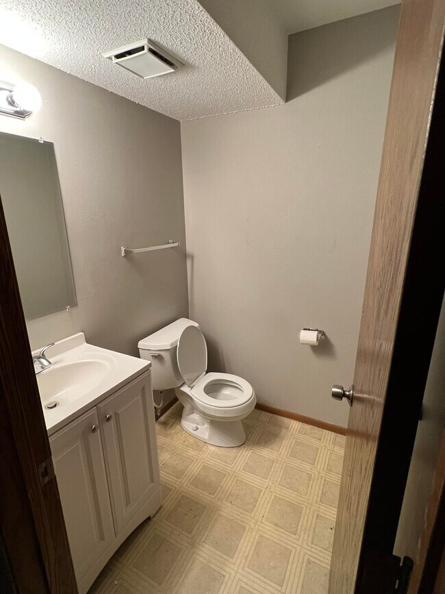 Building Photo - 1409 Farrington St