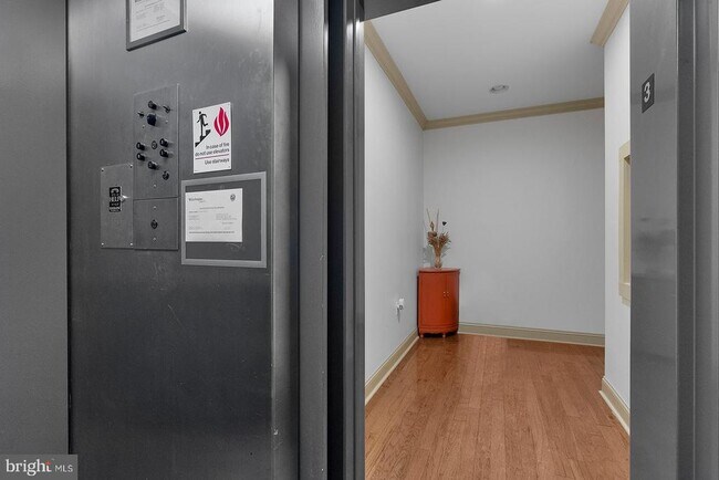 Building Photo - 25 E Boscawen St